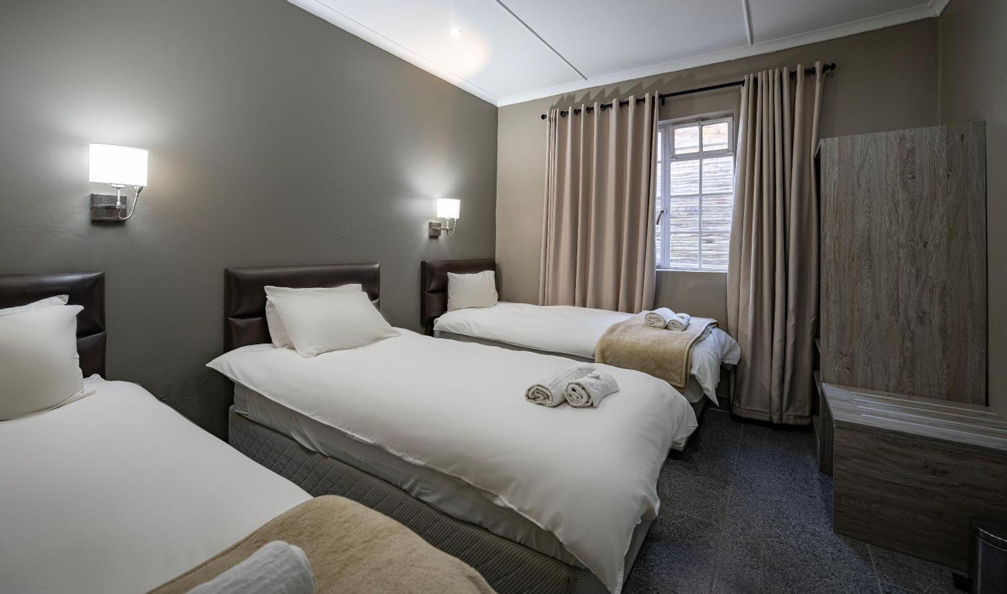 Calvinia Hotel מראה חיצוני תמונה