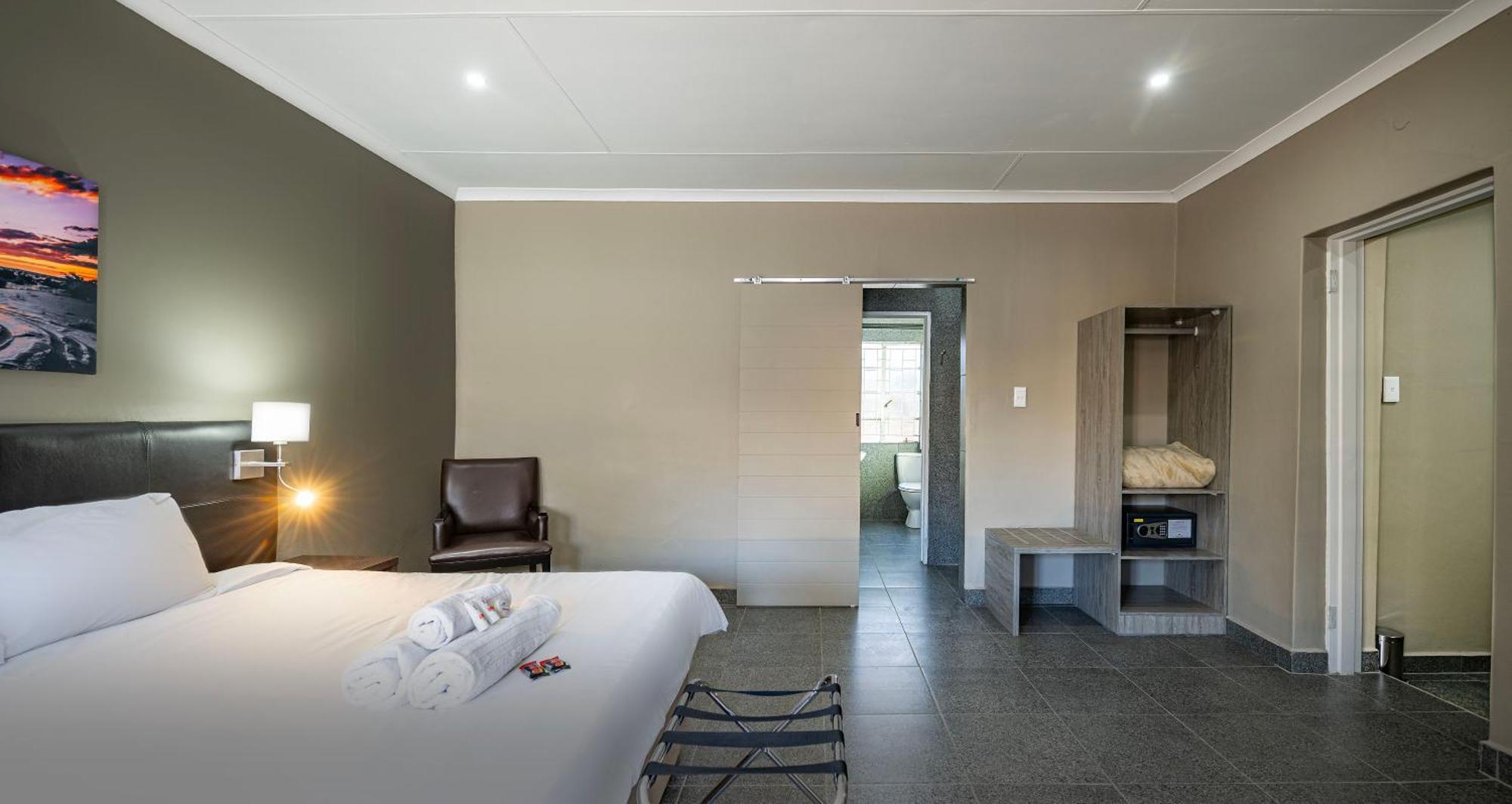 Calvinia Hotel מראה חיצוני תמונה